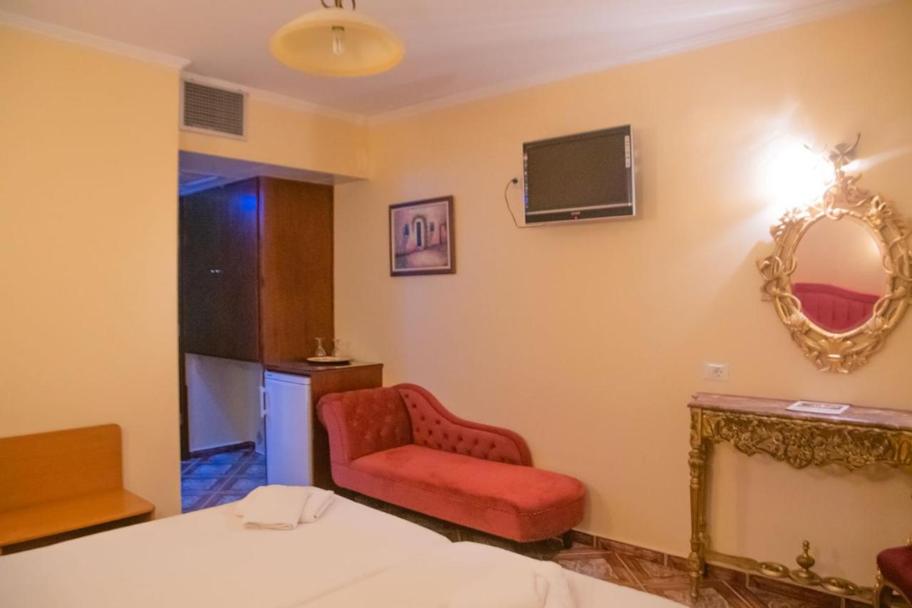 Hotel Astoria Igoumenitsa Bagian luar foto