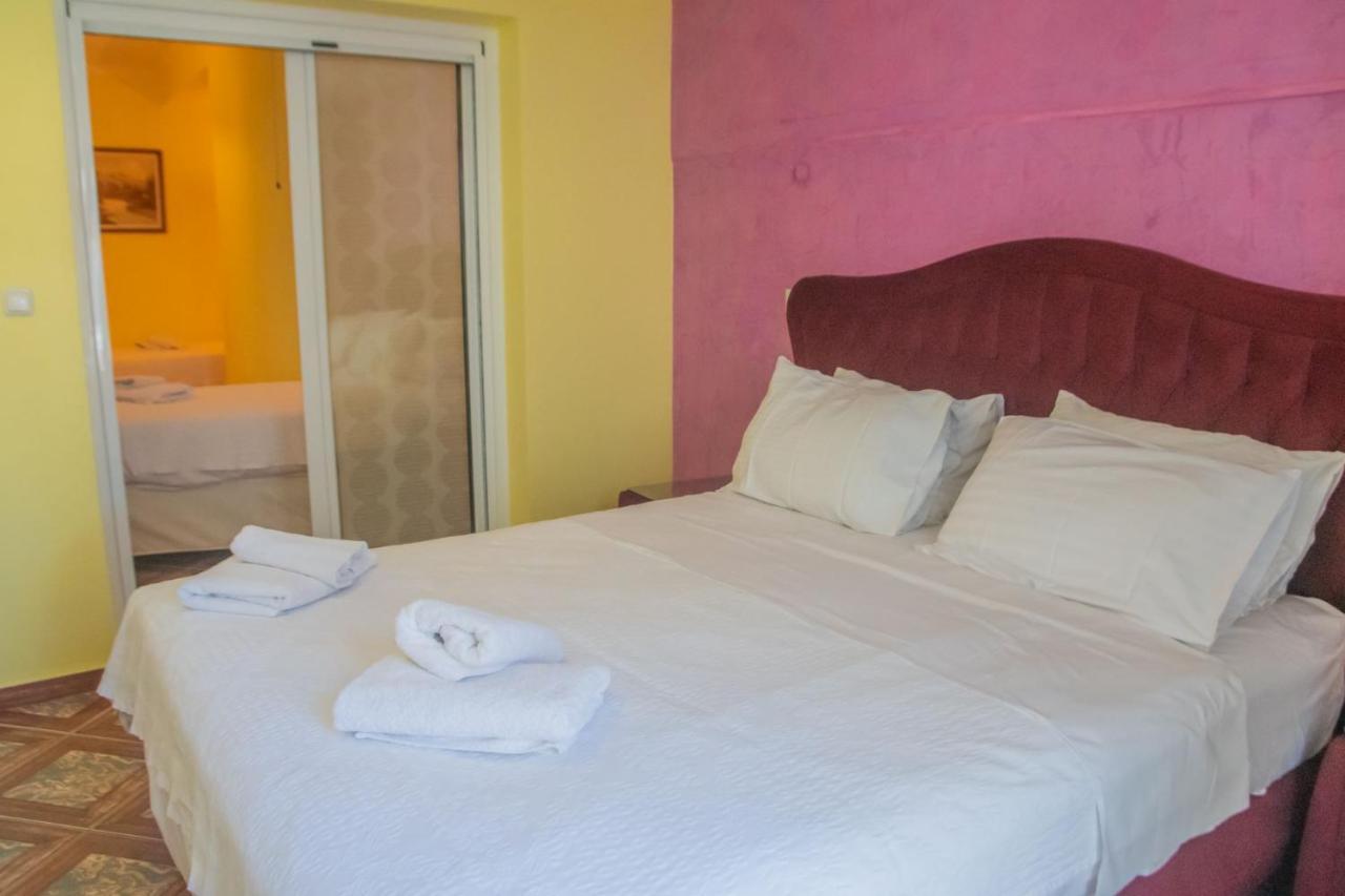 Hotel Astoria Igoumenitsa Bagian luar foto