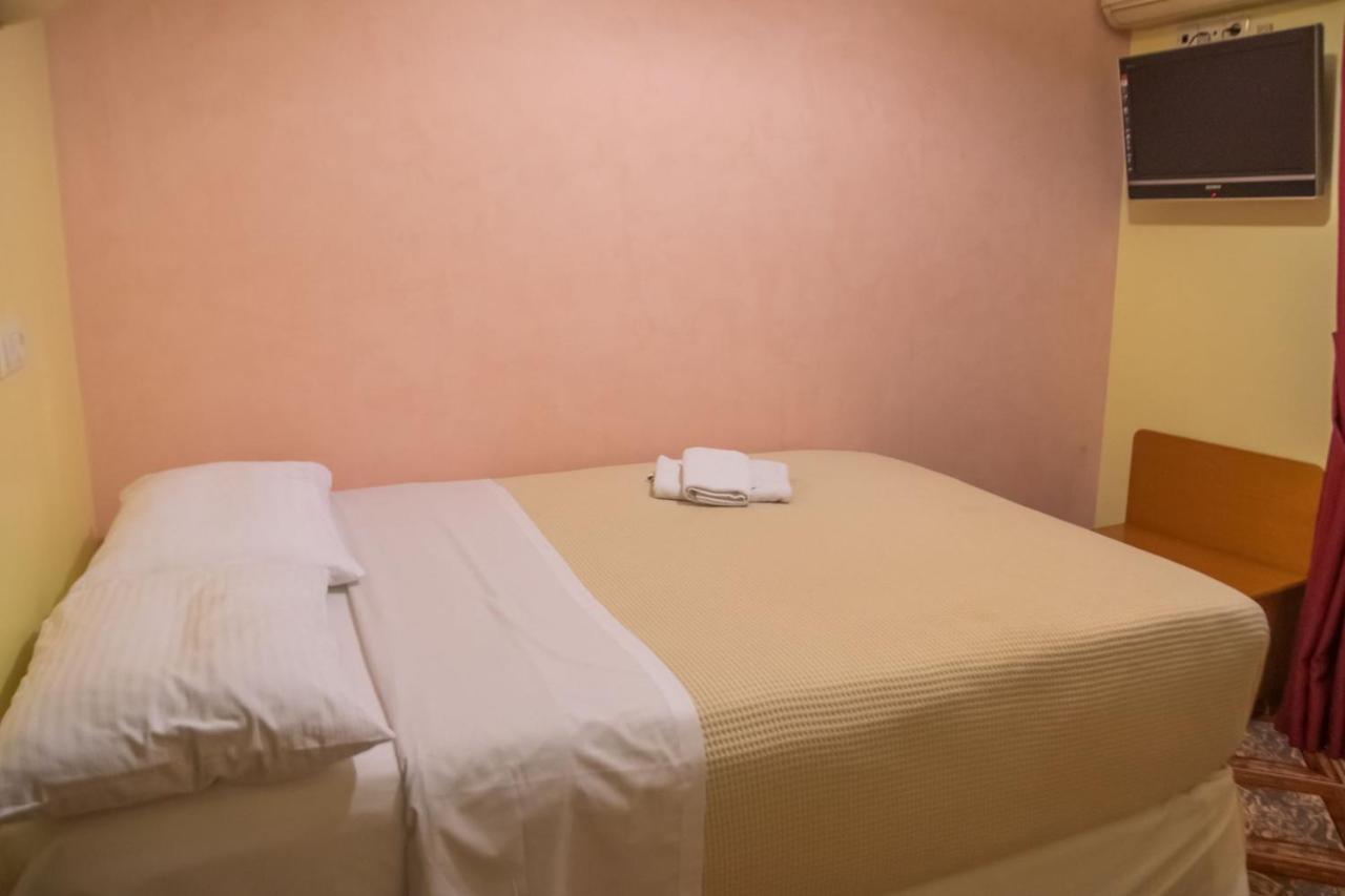 Hotel Astoria Igoumenitsa Bagian luar foto