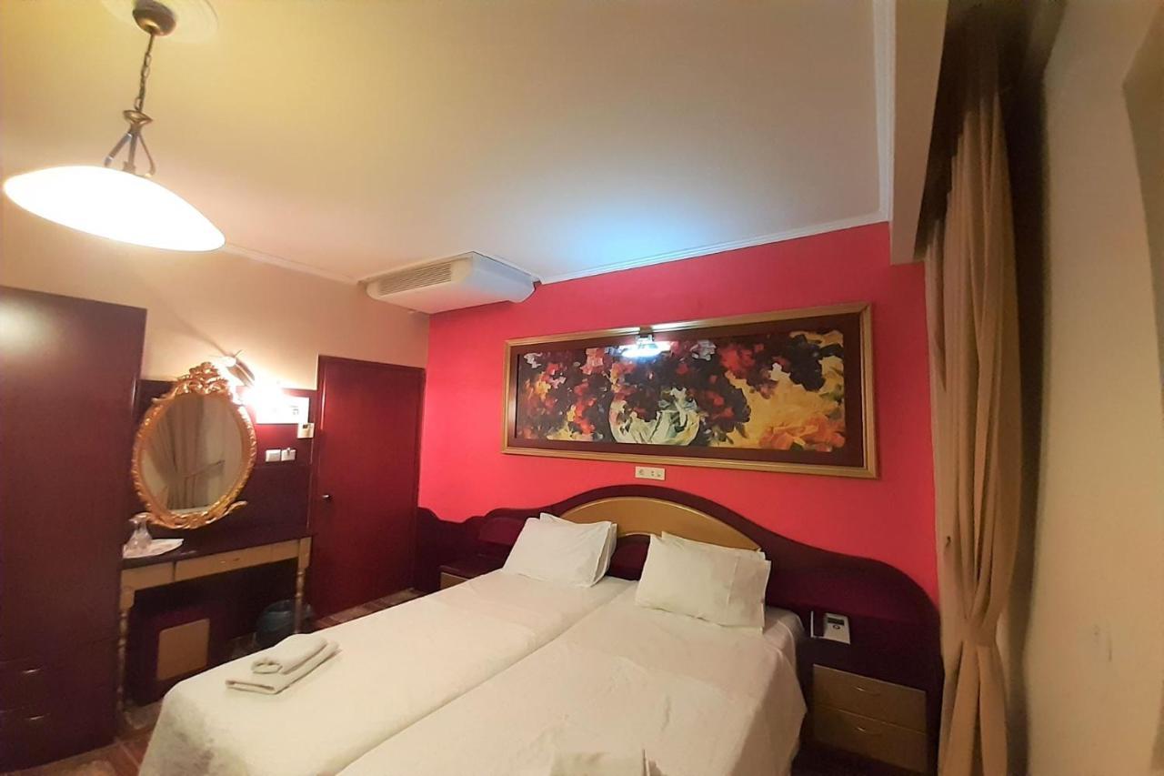 Hotel Astoria Igoumenitsa Bagian luar foto